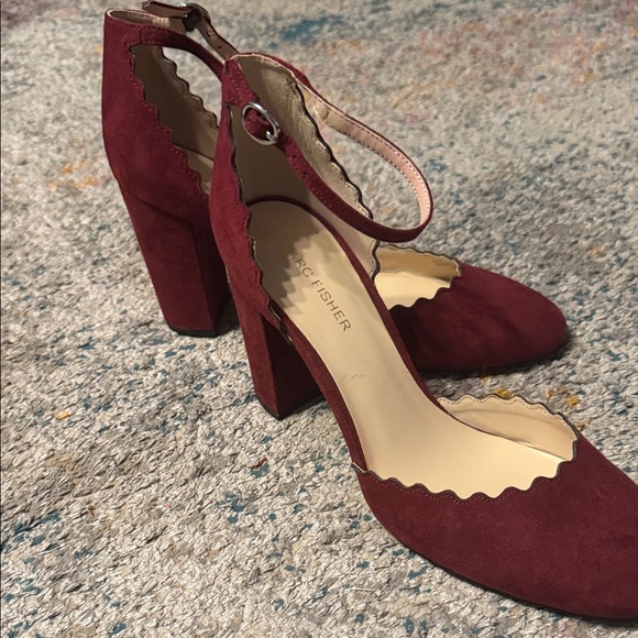 New Marc Fisher Burgundy Faux Suede Heels 9 - Picture 1 of 11